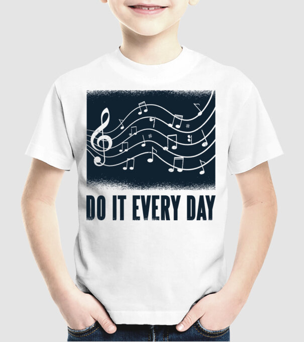 Note muzicale model alb pe tricou