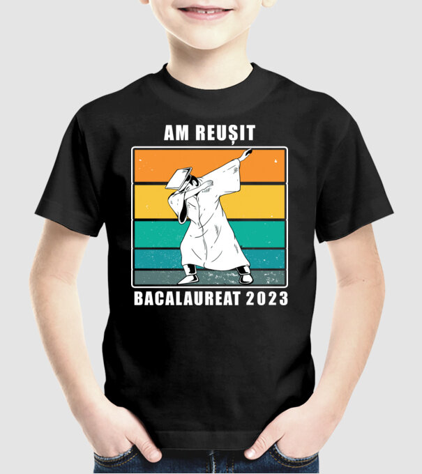 Am reușit 2023 model negru pe tricou