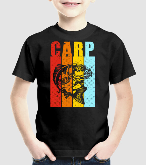 Carp Pescuit model negru pe tricou