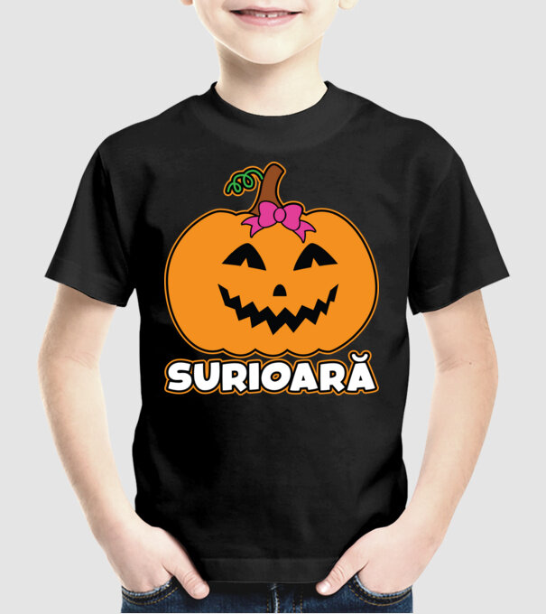 surioară model negru pe tricou