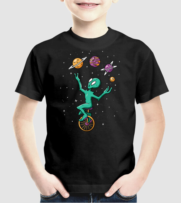 Jongler Alien model negru pe tricou
