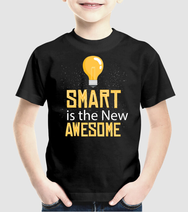 Smart este noul cool model negru pe tricou
