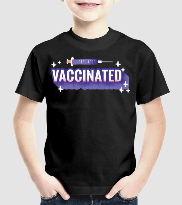 Vaccinat model negru pe tricou