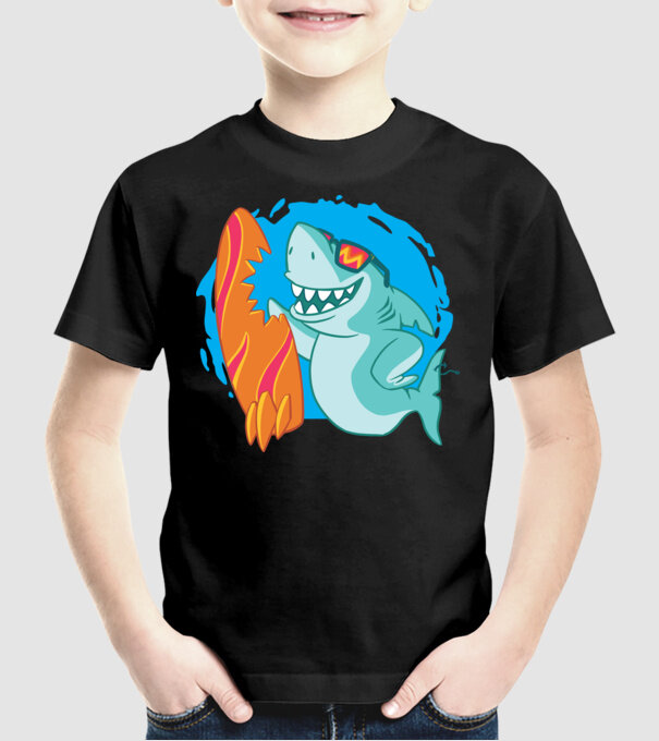 Mușcătură rechin Surf model negru pe tricou