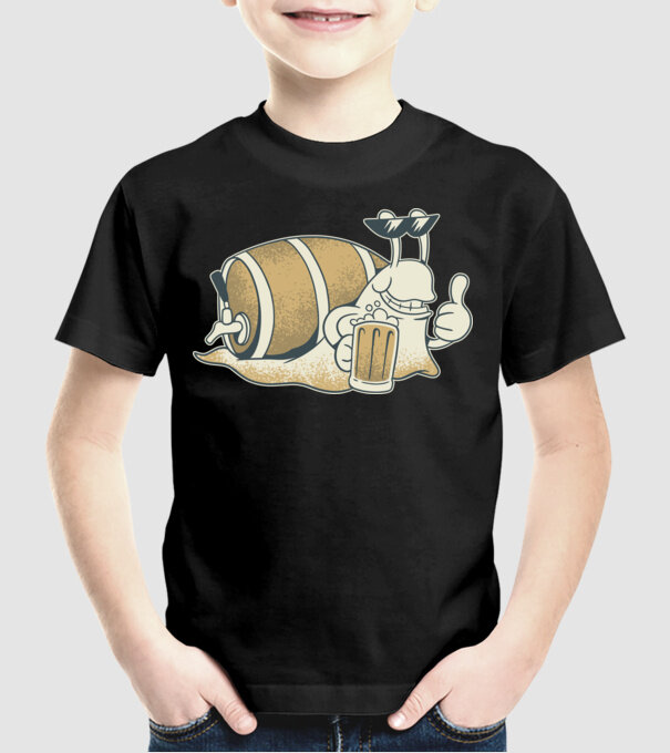 Melc cu bere model negru pe tricou