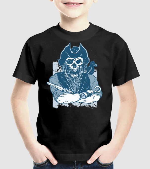 Pirat model negru pe tricou