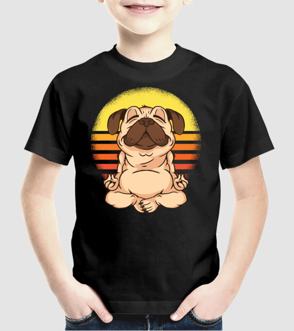 Mops Yoga tricou model negru pe tricou