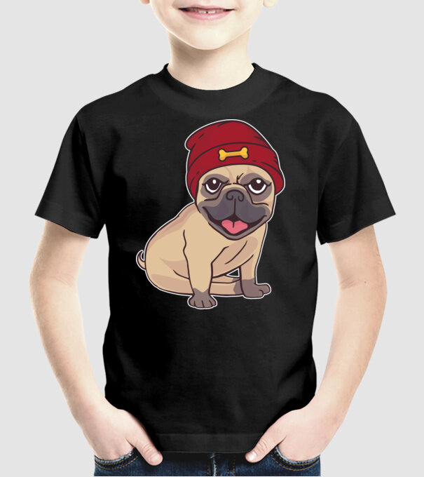 Mops cu șapcă model negru pe tricou