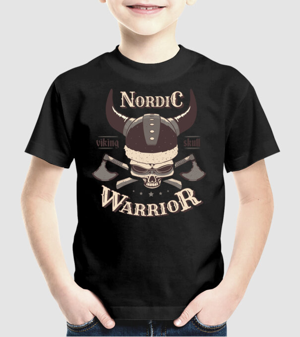 Nordic Warrior model negru pe tricou