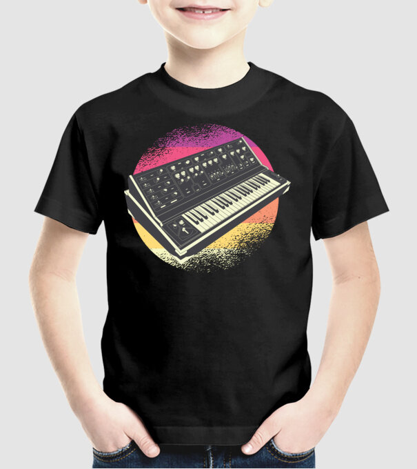 Sintetizator retro model negru pe tricou