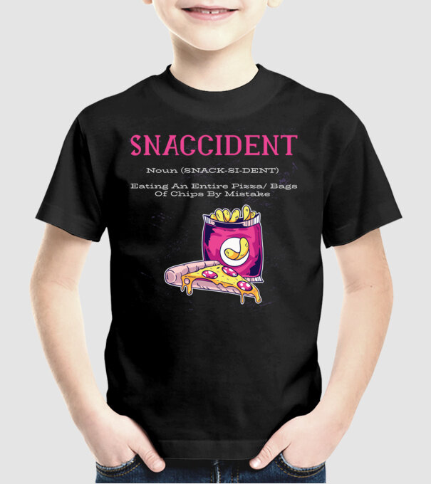 Snaccident model negru pe tricou