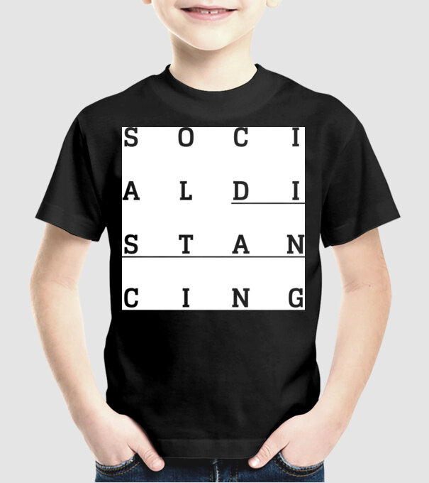 Social distancing model negru pe tricou