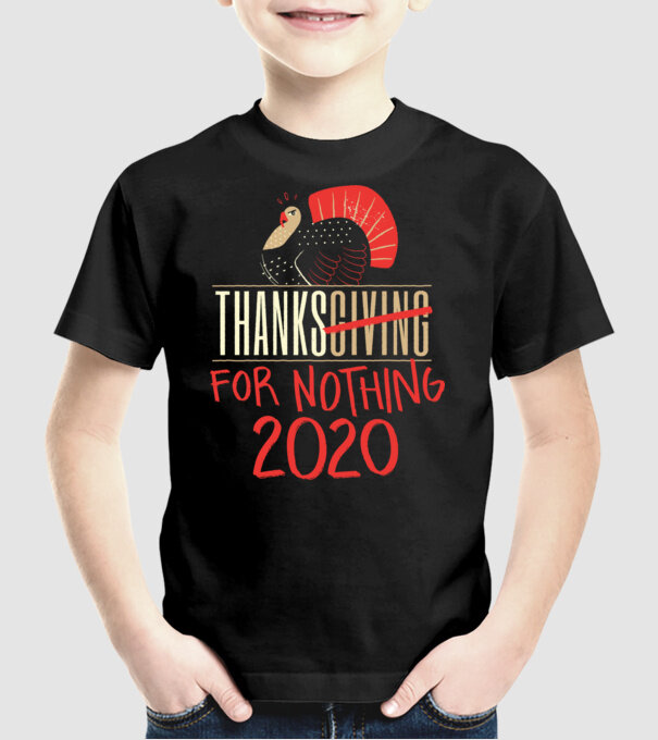 model negru pe tricou