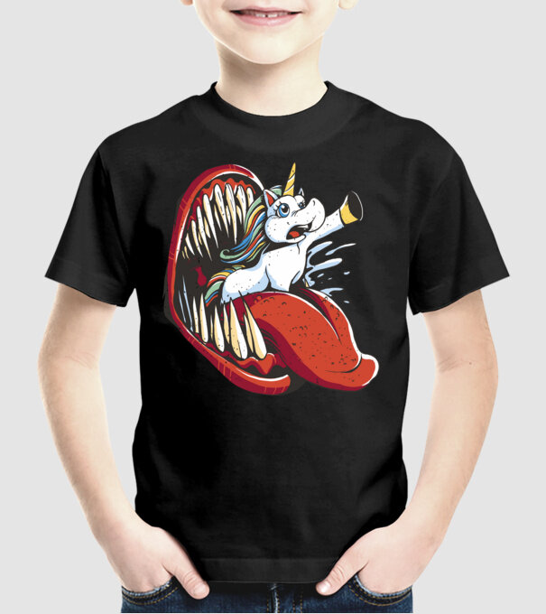 În gura monstrului Unicorn model negru pe tricou