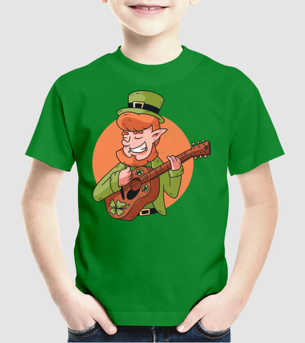 Chitarist Leprechaun irlandez St Patrick model verde pe tricou