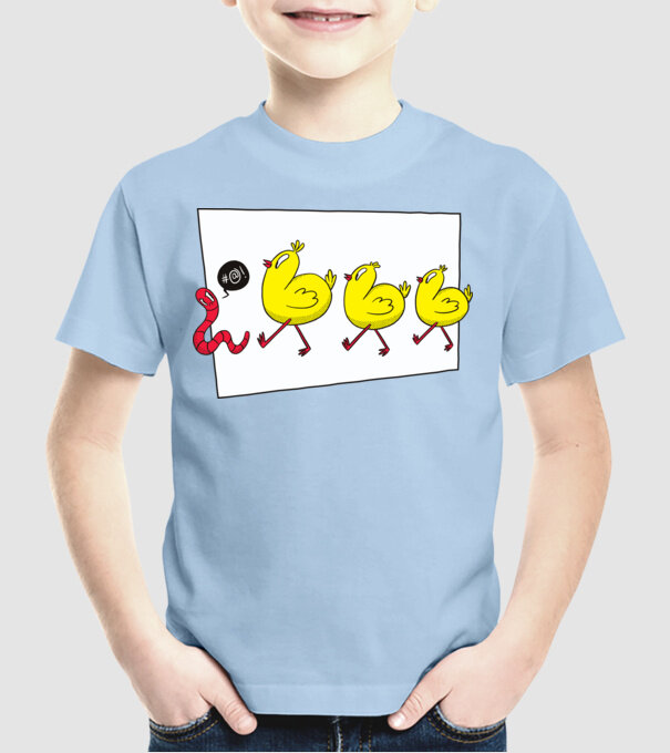 Pui cu vierme model albastru deschis pe tricou