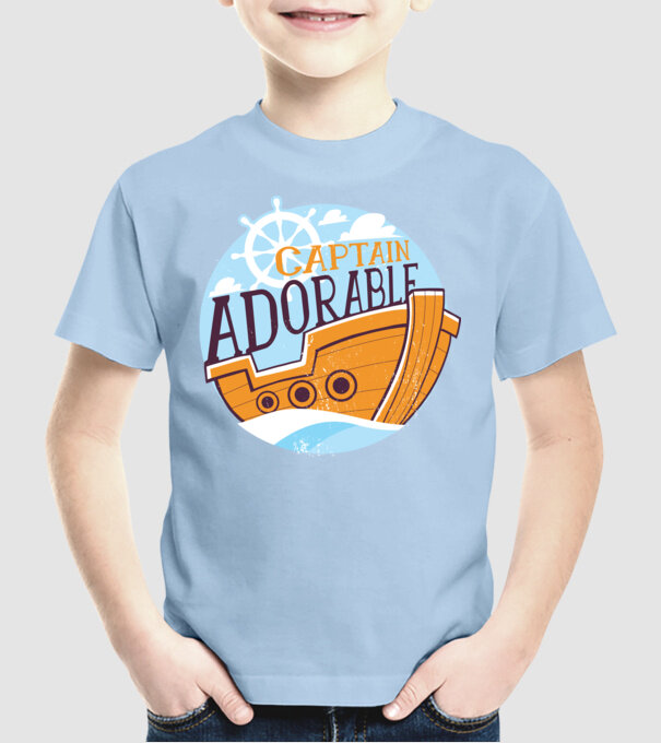 Căpitan drăguț model albastru deschis pe tricou
