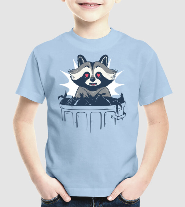 Raton model albastru deschis pe tricou