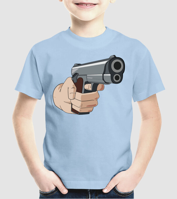 Pistol model albastru deschis pe tricou
