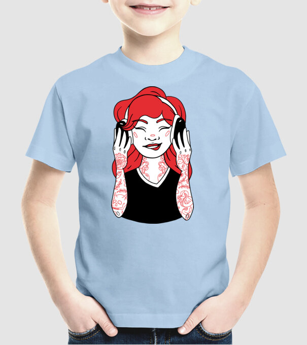 Fată Gamer tatuată model albastru deschis pe tricou