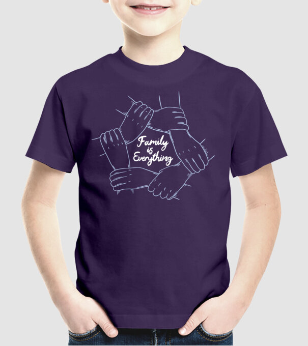 Familia este totul model mov pe tricou