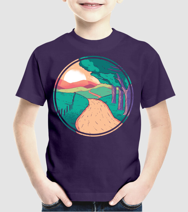 Drum spre casă la apus de soare model mov pe tricou