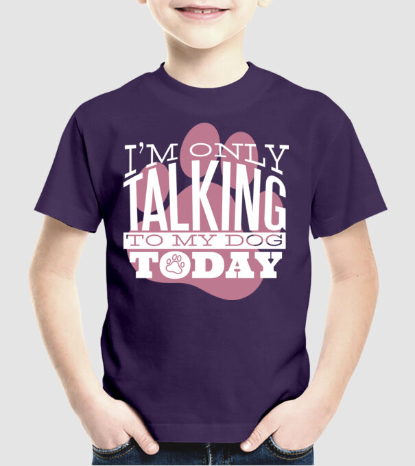 Azi vorbesc numai cu câinele meu model mov pe tricou