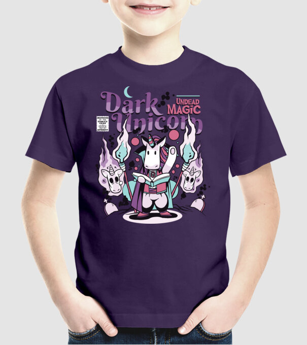 Magie neagră Unicorn model mov pe tricou