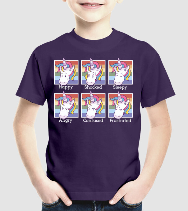 Capete de unicorn model mov pe tricou