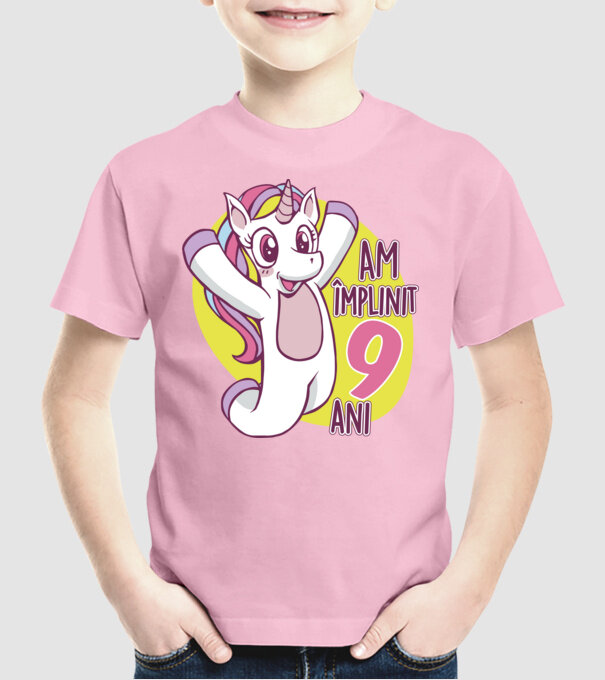 Am împlinit 9 ani model roz deschis pe tricou