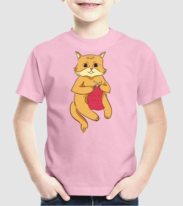 Pisică croșetând model roz deschis pe tricou