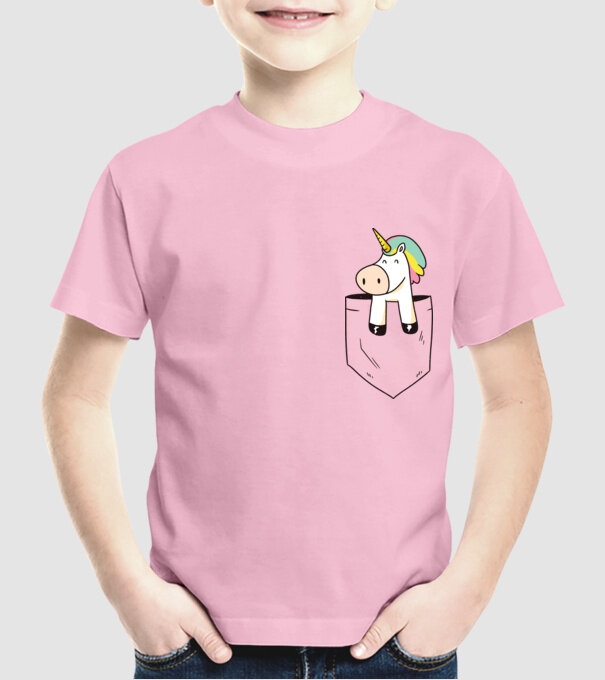 Unicorn Buzunar model roz deschis pe tricou