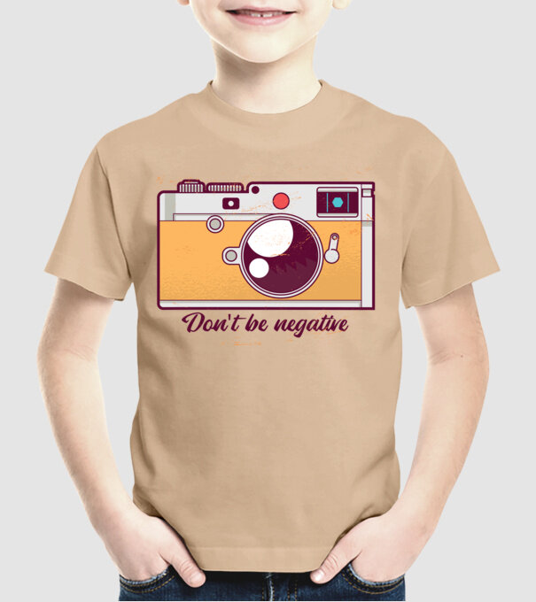 'Don''t be negative - tricou cu fotografie' model nisipiu pe tricou