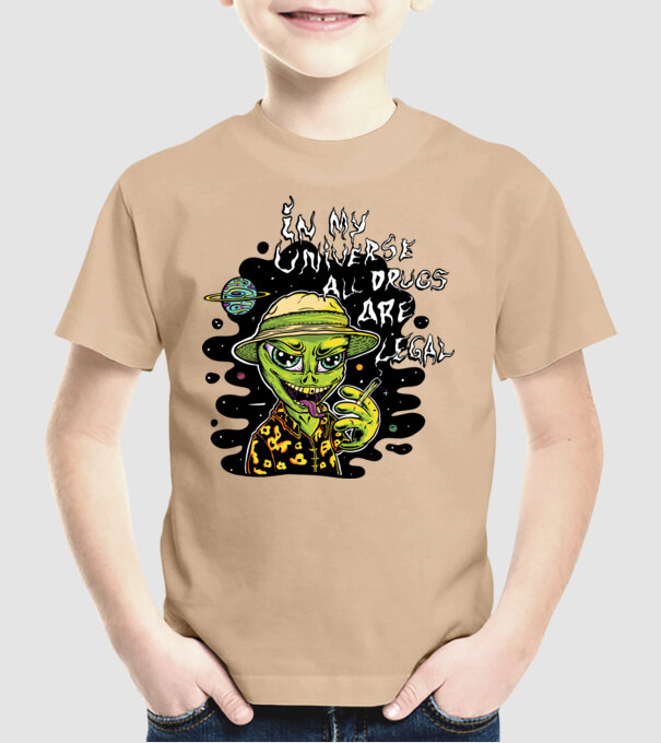 Alien drogat model nisipiu pe tricou