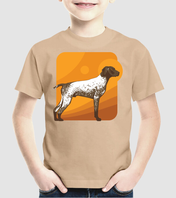 Pointer cu părul scurt model nisipiu pe tricou