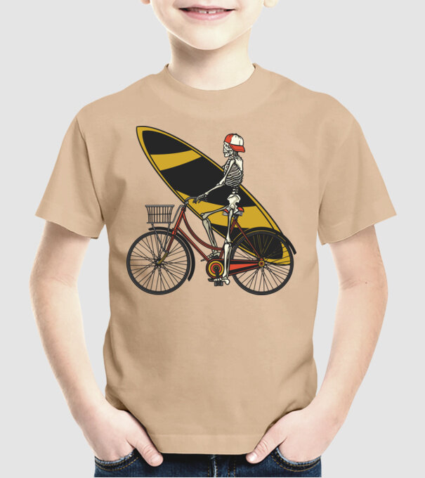 Schelet surfer model nisipiu pe tricou