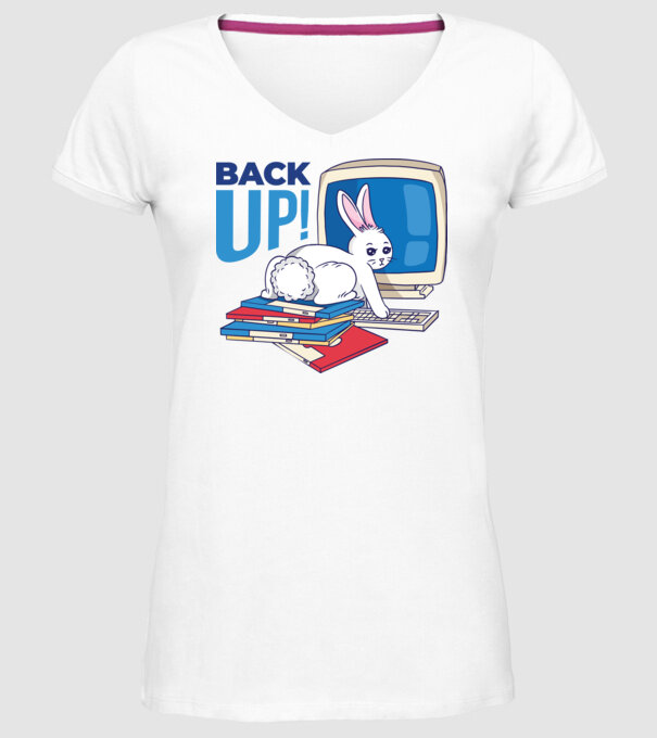 Back up bunny model alb pe tricou