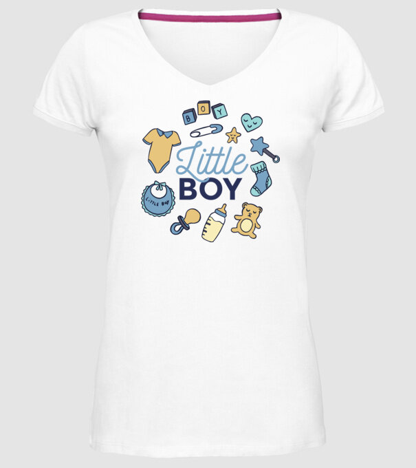 Băiețel model alb pe tricou
