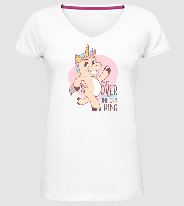 Am trecut de mult peste perioada de Unicorn model alb pe tricou