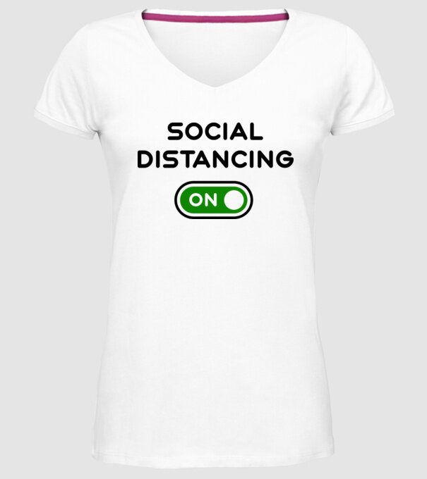 Social distancing on model alb pe tricou