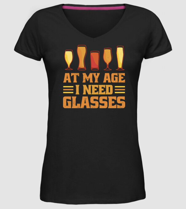 At my age i need glasses model negru pe tricou