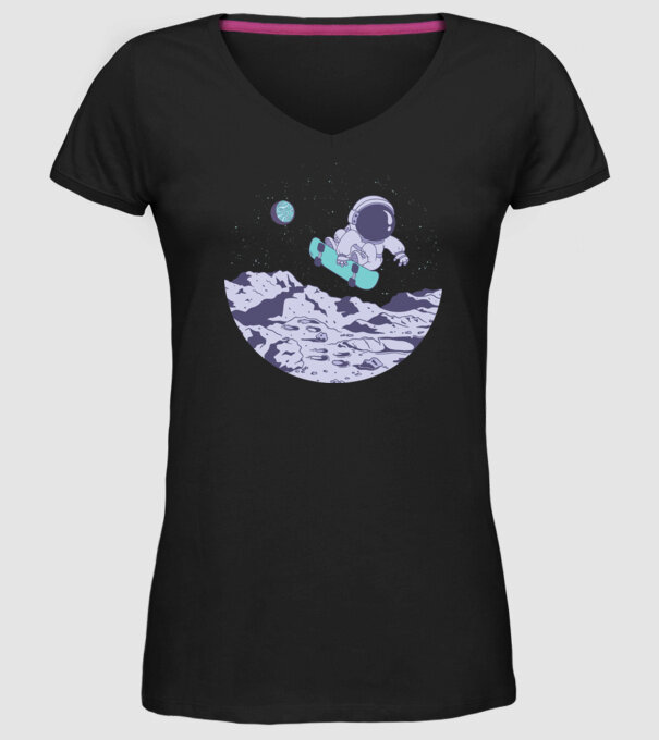 Astronaut Skateboarder model negru pe tricou