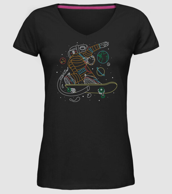 Astronaut Skateboarder model negru pe tricou