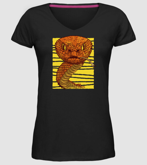 Cap de șarpe model negru pe tricou