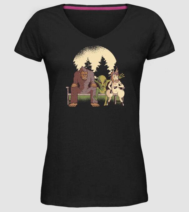 Creaturi mitice model negru pe tricou