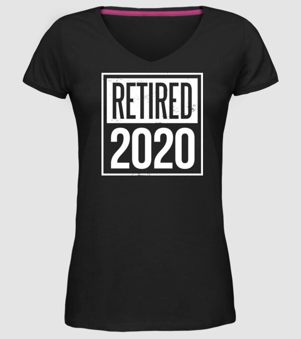 model negru pe tricou