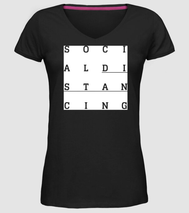 Social distancing model negru pe tricou