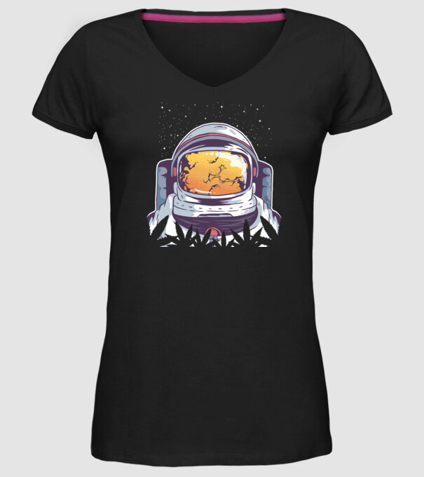 Astronaut Smoker model negru pe tricou