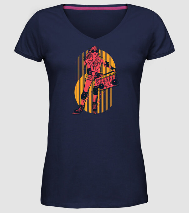 Fată skate model albastru închis pe tricou
