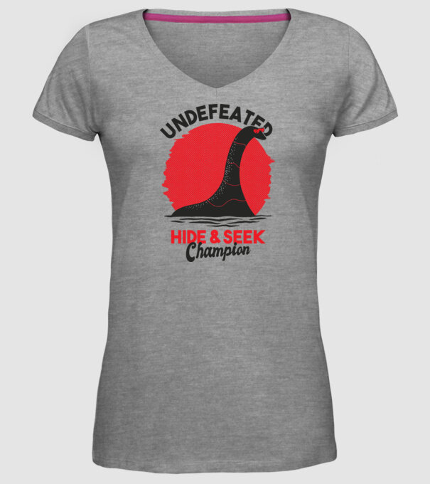 Undefeated Hide & Seek Champion model gri pe tricou